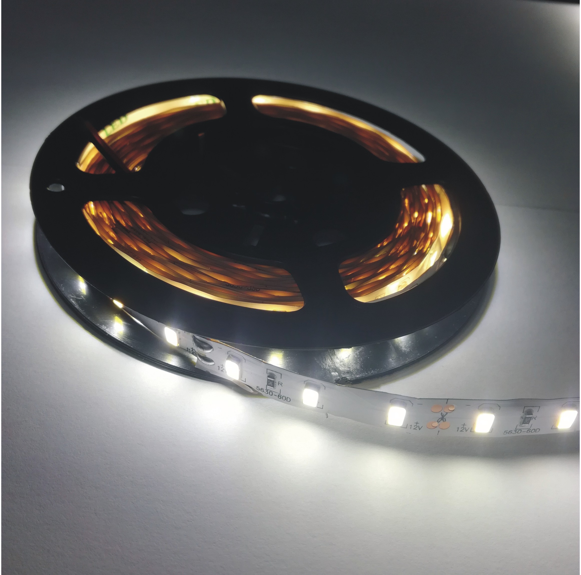 LED PÁSEK 12V, 16W, 60LED/m TEPLÁ BÍLÁ - INTERIÉR