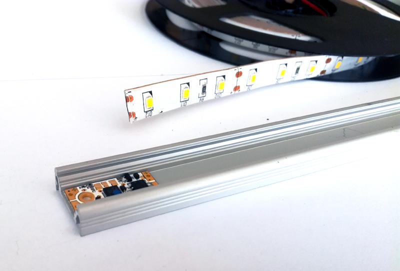 DOTYKOVÝ vypínač/stmívač pro LED pásky 12V/24V - CONET-D4