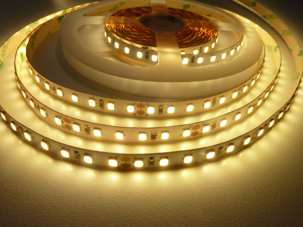 LED PÁSEK 24V, 9,6W, 120LED/m TEPLÁ BÍLÁ - INTERIÉR