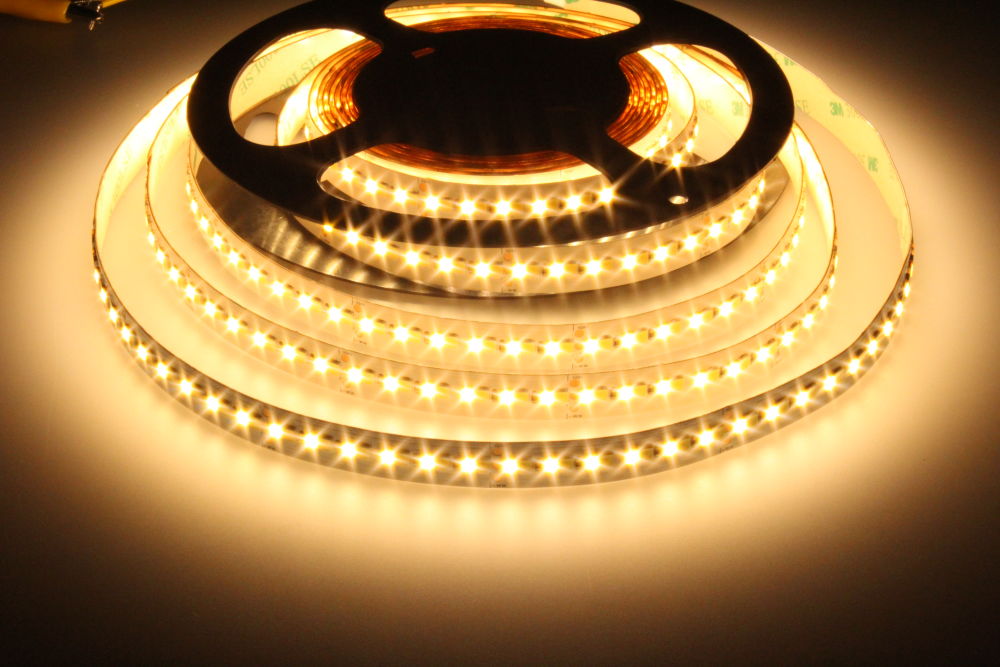 LED PÁSEK 24V, 24W, CCT/MULTIBÍLÝ, 240 LED/m - INTERIÉR